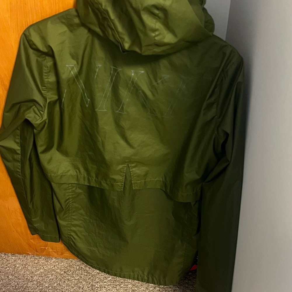 Nike running jacket 
Army green
Size S